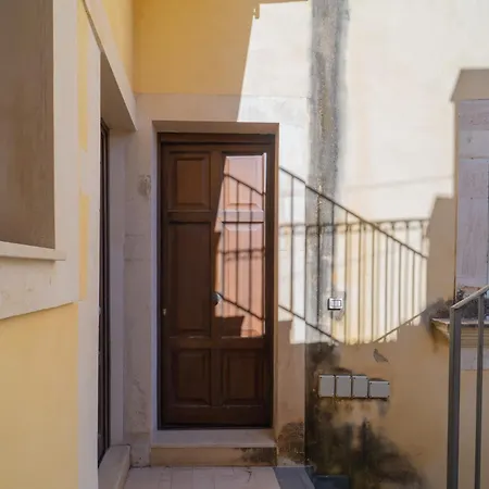 Guesthost - I Limuni Di Mirabella Flat In Ortigia Apartment Syrakus